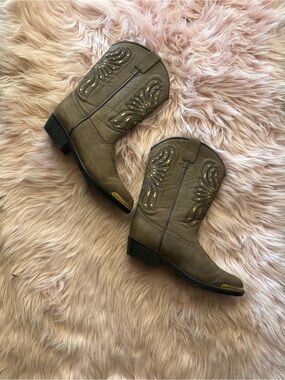 Brown Western Cowboy Boots with Cutout Detail